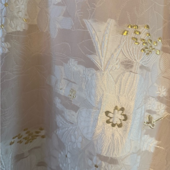 Elliatt Octavia Midi Dress in Ivory & Gold - Picture 5 of 7